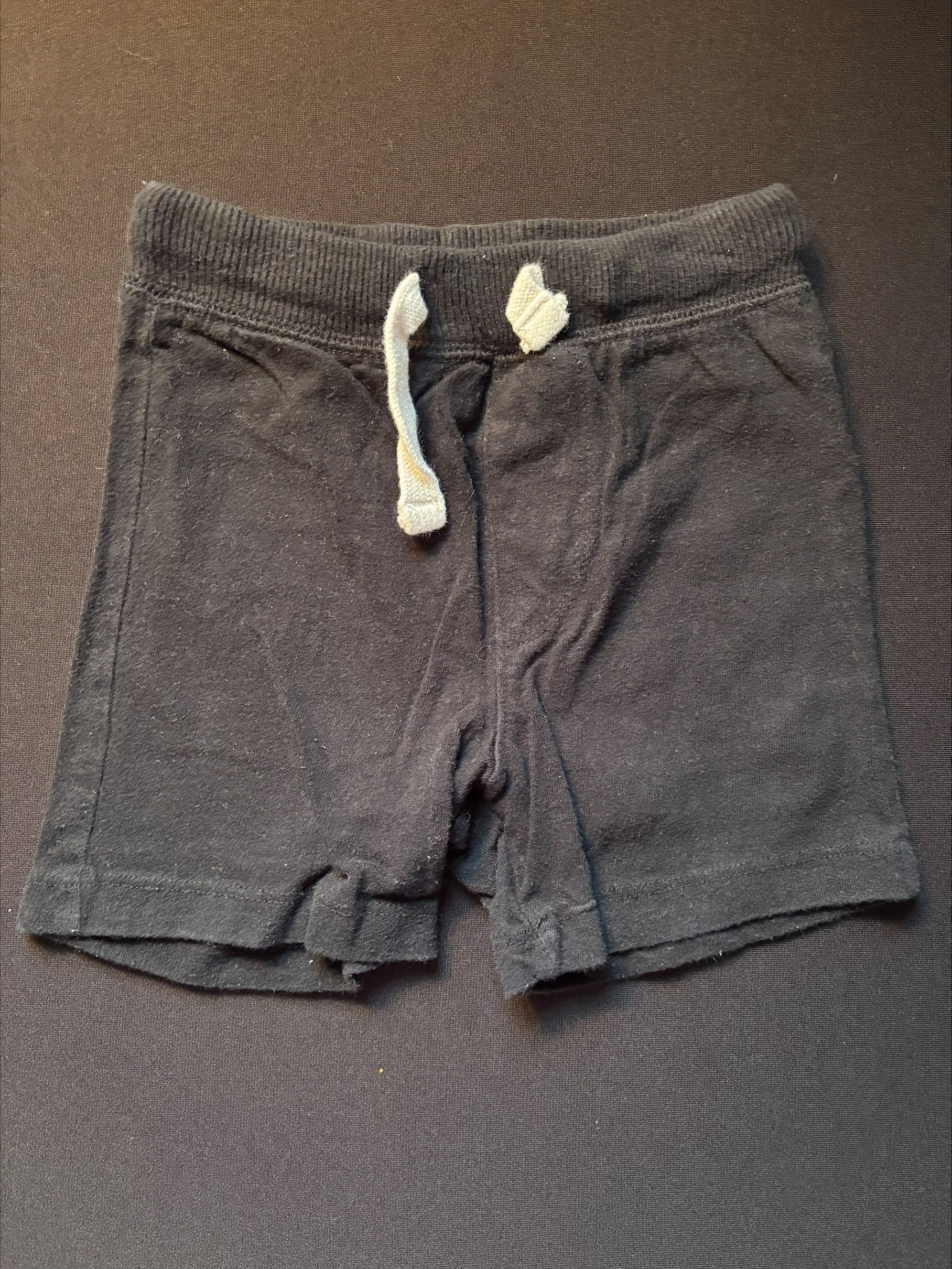 Short noir 18-24 mois OLD NAVY (724-17)