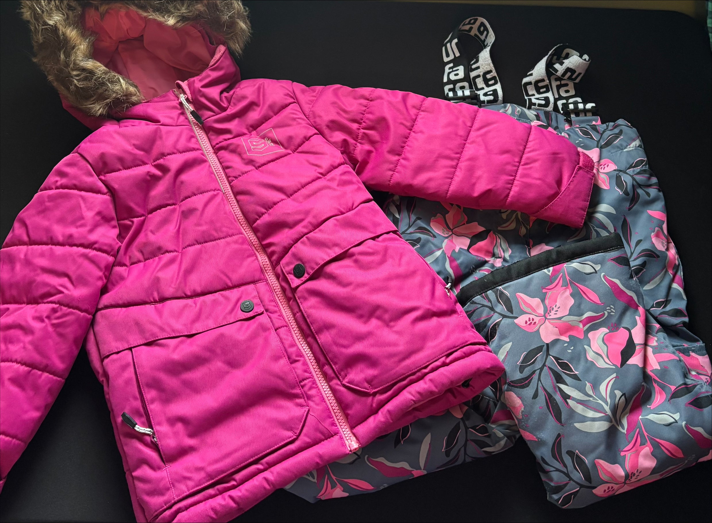 Habit de neige 5T SURFACE (mini usure sur les genoux, aucun trou)