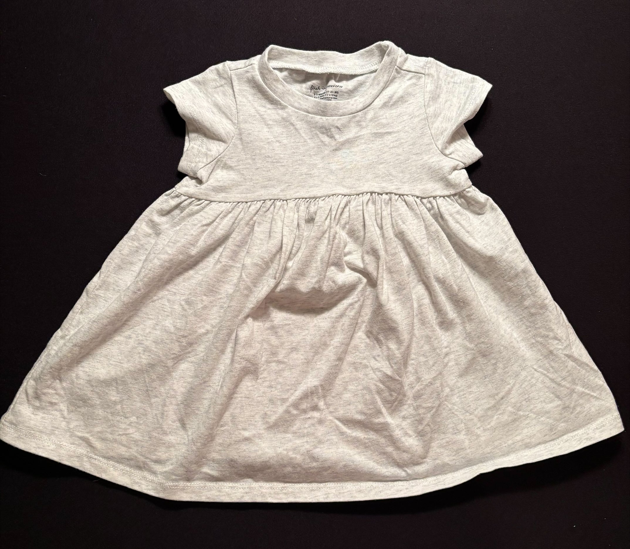 Chandail/robe 6-9 mois FIRST IMPRESSIONS