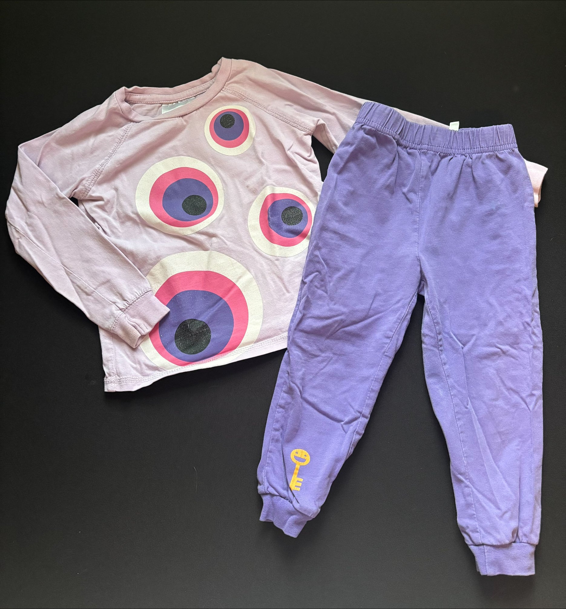 Pijama 1/2 ans PASSE-PARTOUT (usure)