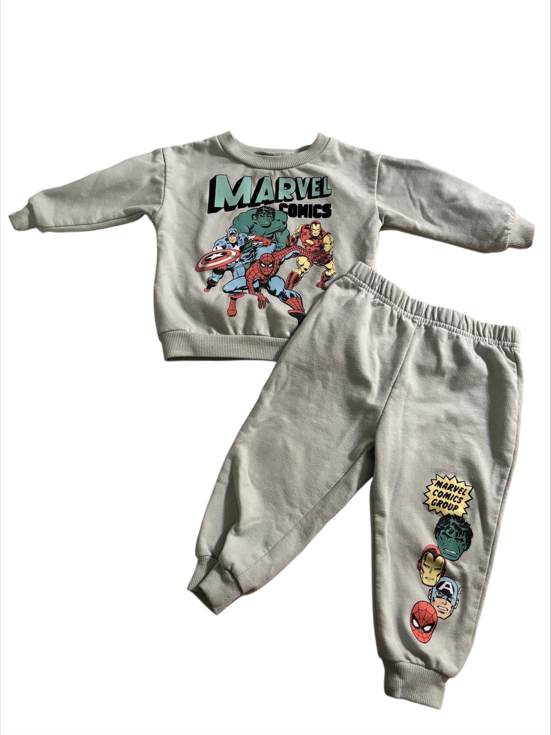 Ensemble deux pièce 18 mois MARVEL  (petite tâche au verso)