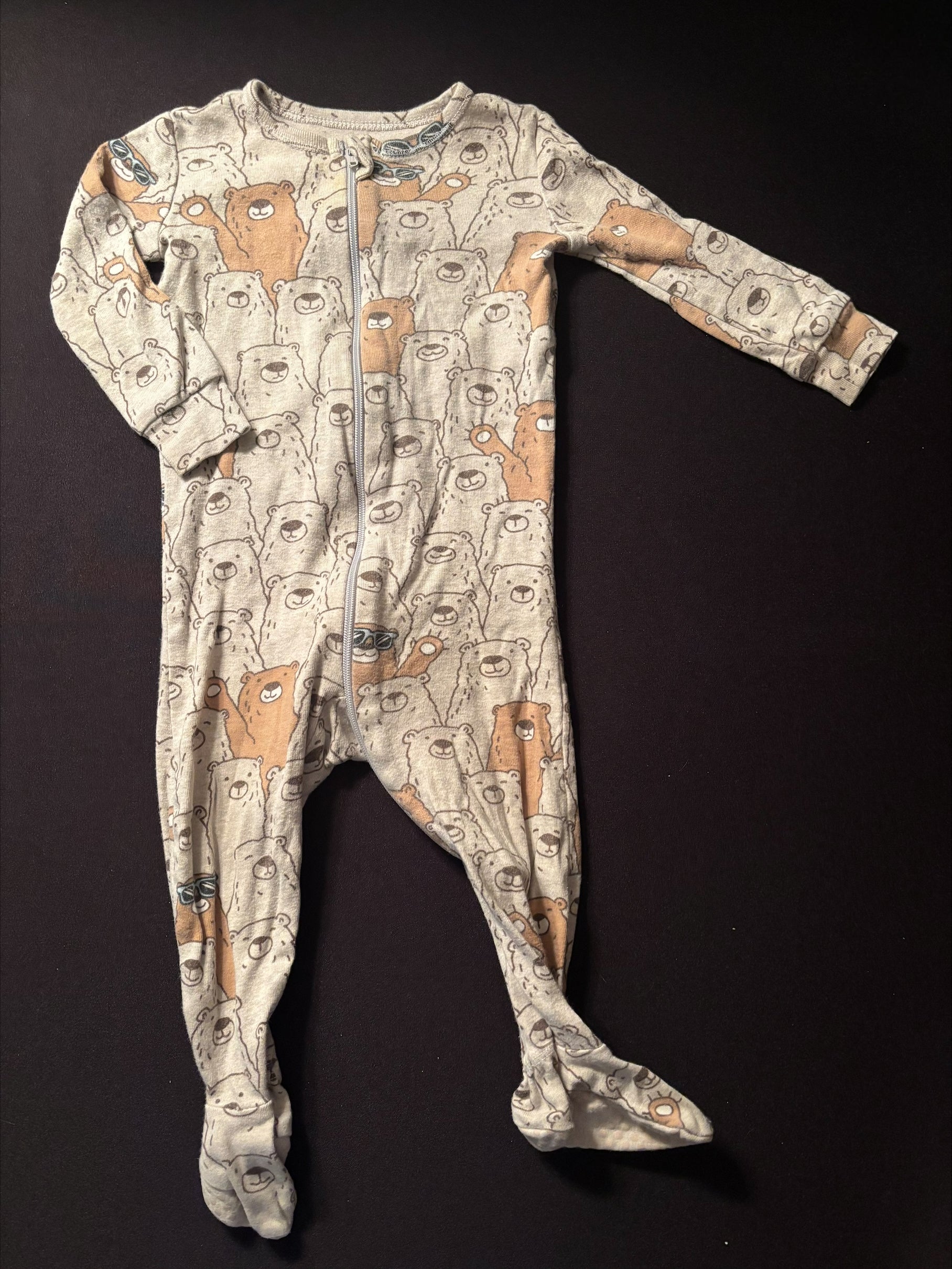 Pyjama 6-9 mois THE CHILDREN'S PLACE (petite tâche au cou)