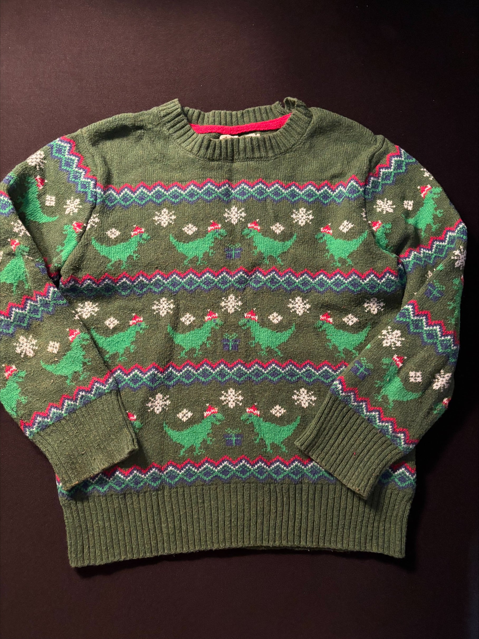 Chandail de laine, LOGG 6-8 ans (petite déchirure au collet) (827-20)